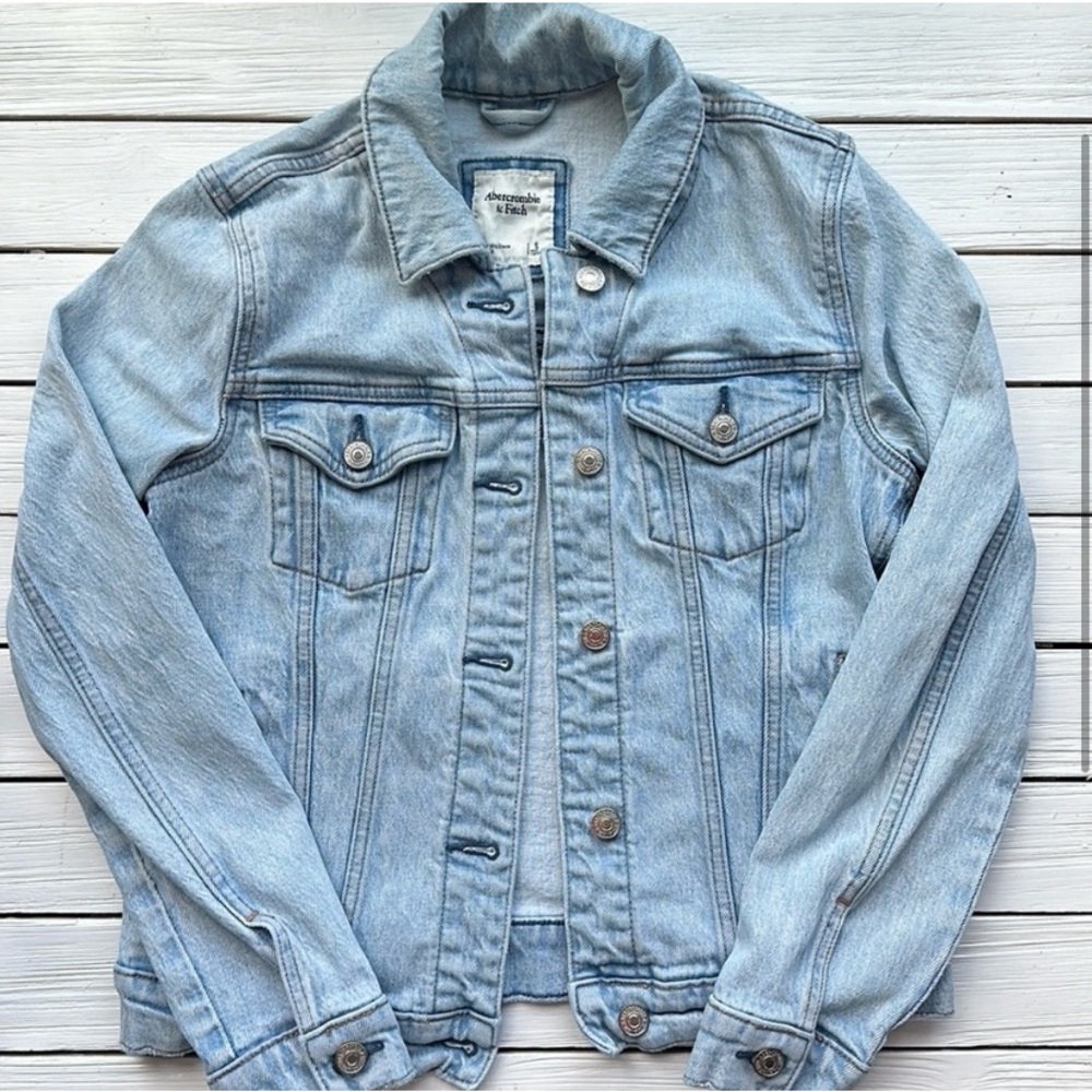 Abercrombie & Fitch Light Wash Denim Jacket size Small